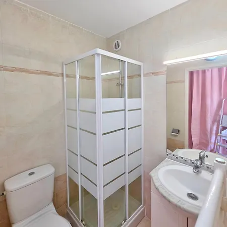 Studio Near Tramway, Beach & Airport - Air Conditioning & Free Wifi * 니스